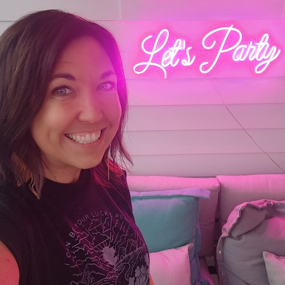 Meet your Posher, Erika - Picture 1 of 1